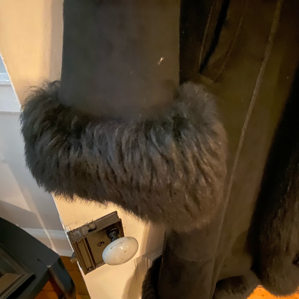 Shearling Coat Fully Lined. Button Closure. Size … - image 4